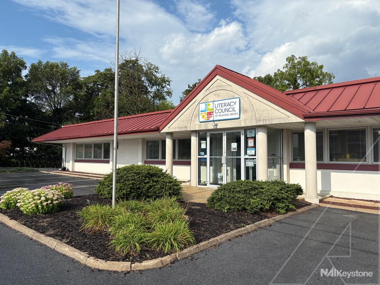 More Photos Of 35 S Dwight St, West Lawn Office For Sale