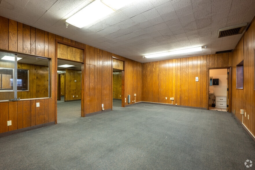 More Photos Of 1203 N Gertrude Ave, Stockton Distribution For Sale