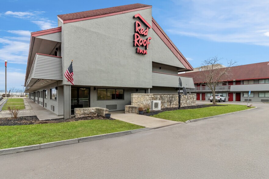 Primary Photo Of 7370 Miller Ln, Dayton Hotel For Sale
