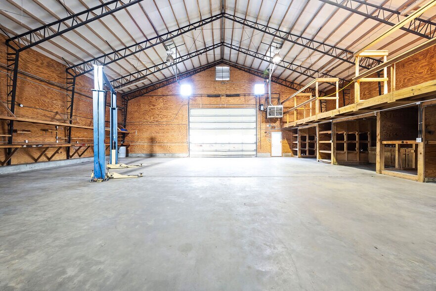 More Photos Of 121 S Nelson Ave, Gentry Light Manufacturing For Lease