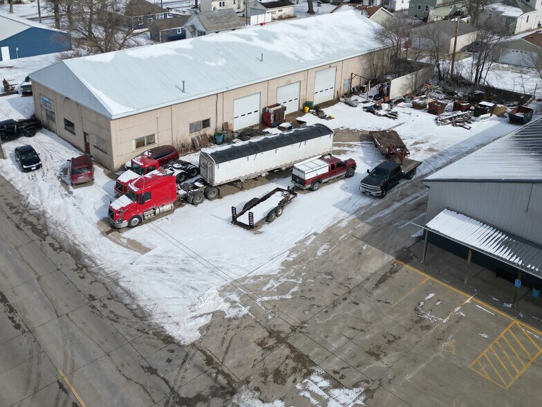 More Photos Of 104 11th St NE, Austin Warehouse For Lease