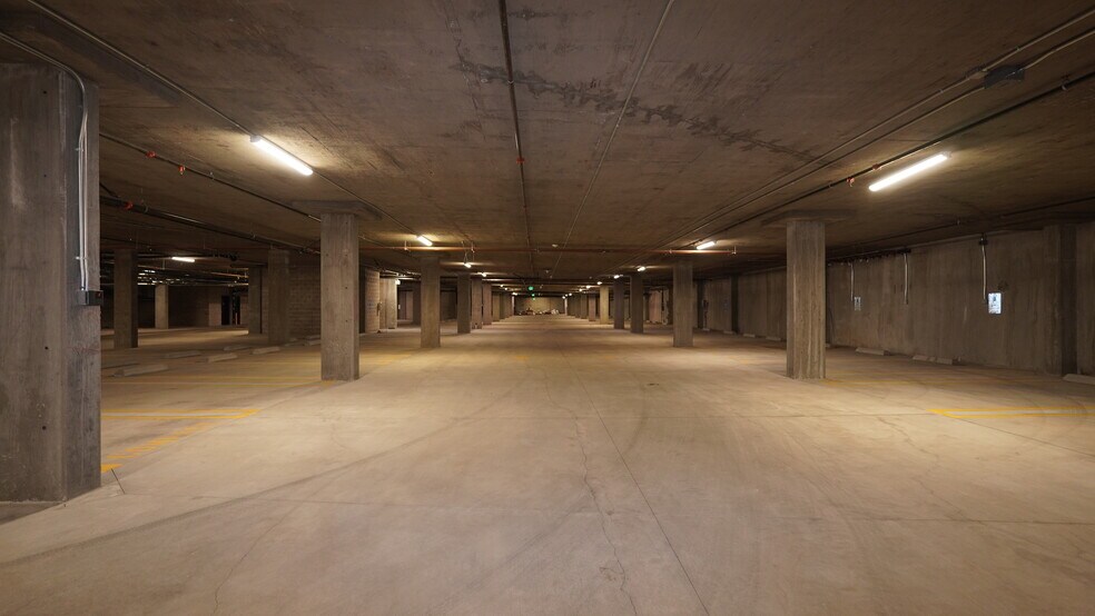 More Photos Of 13755 Roscoe Blvd, Panorama City General Retail For Lease