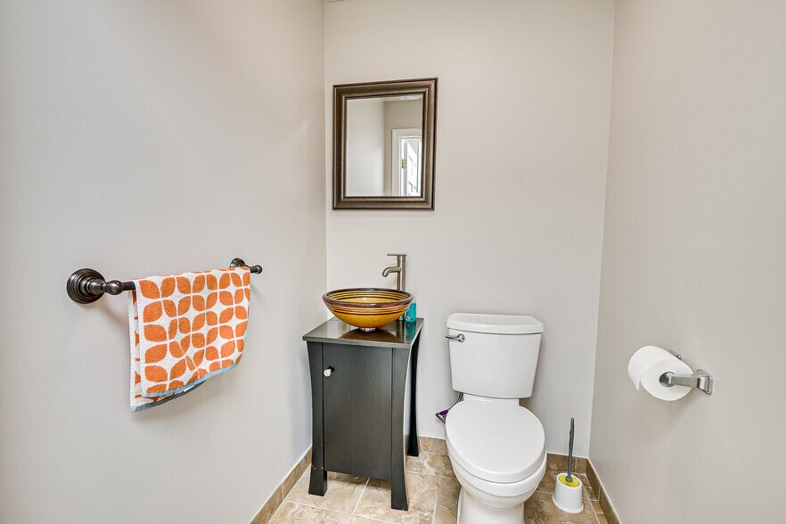More Photos Of 894 Green St, Iselin Office For Sale