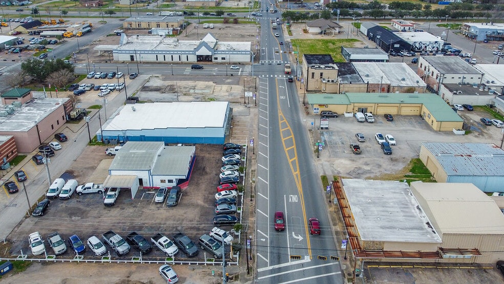 More Photos Of 120 E Mulberry St, Angleton Auto Dealership For Sale