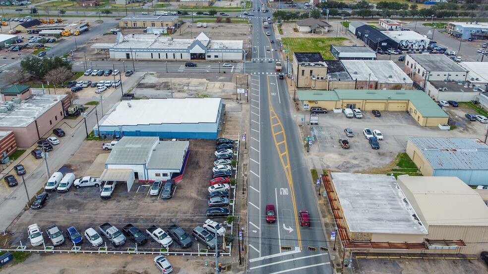 More Photos Of 120 E Mulberry St, Angleton Auto Dealership For Lease
