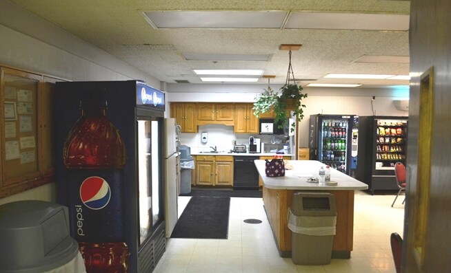 More Photos Of 30500 Cypress Rd, Romulus Distribution For Lease