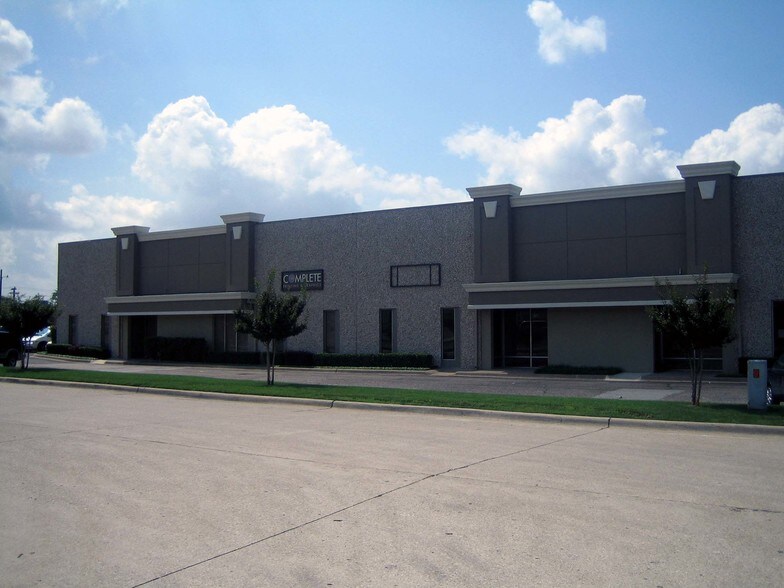 More Photos Of 4124-4140 Billy Mitchell, Addison Light Manufacturing For Lease