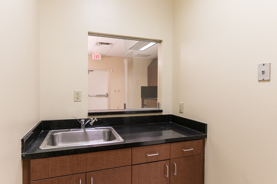 More Photos Of 12460-12468 W Atlantic Blvd, Coral Springs Medical For Lease