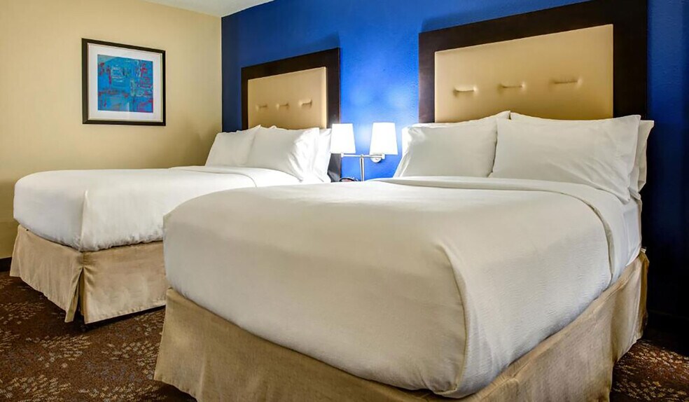 More Photos Of 251 Pennsylvania Pky, Indianapolis Hotel For Sale