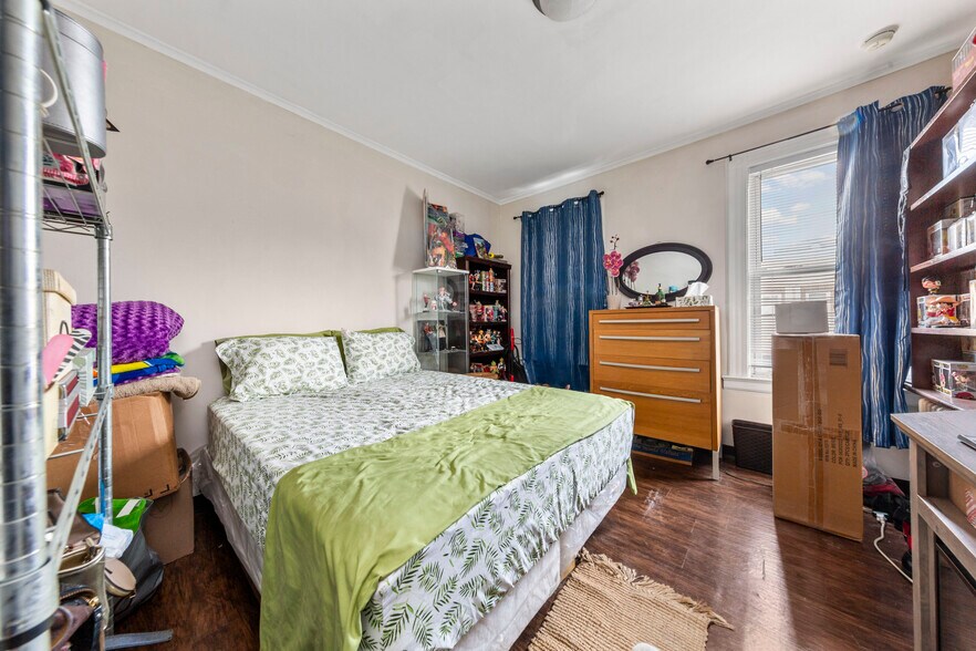 More Photos Of 6930 Myrtle Ave, Glendale General Retail For Sale