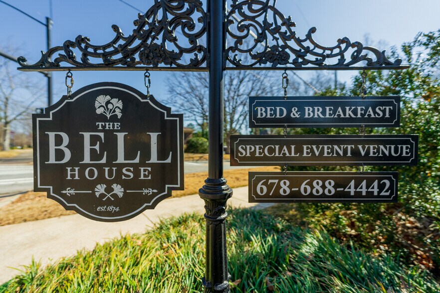 Primary Photo Of 132 E College St, Griffin Hospitality For Sale