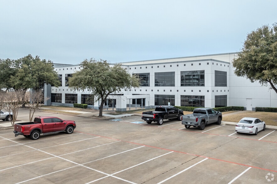 More Photos Of 2333 S Jupiter Rd, Garland Distribution For Lease