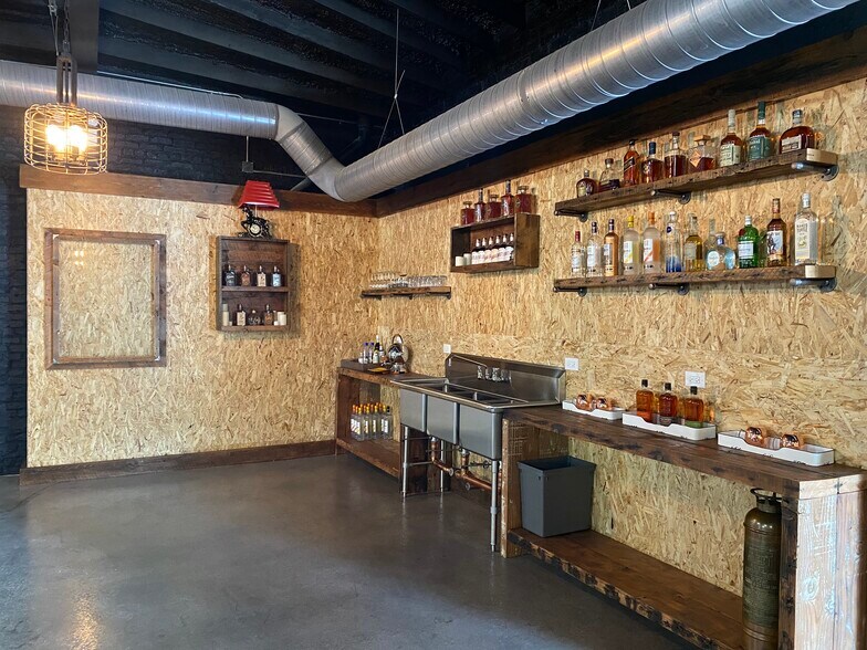 More Photos Of 1727 W 21st St, Chicago Office For Lease
