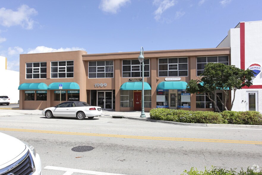 More Photos Of 1909 Harrison St, Hollywood Storefront Retail Office For Sale
