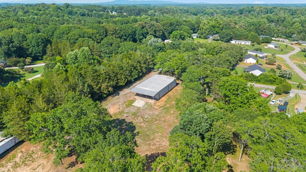 More Photos Of 533 Crest Dr, Easley Industrial For Sale