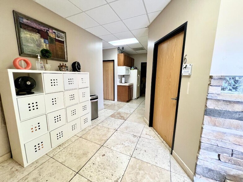 More Photos Of 7302 E Helm Dr, Scottsdale Flex For Sale