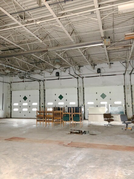 More Photos Of 555 Orchard Park Rd, West Seneca Warehouse For Lease