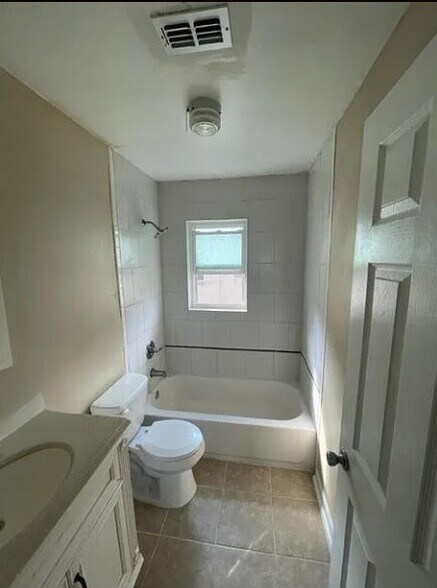 More Photos Of 408 13th Ave N, Jacksonville Beach Multifamily For Sale