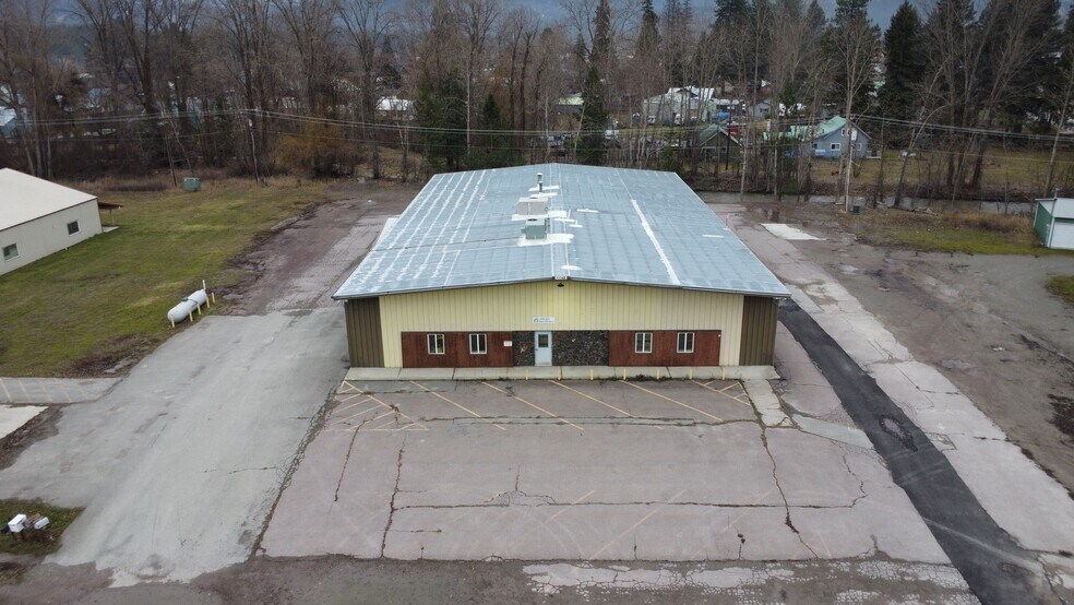 Primary Photo Of 117 E Commerce Way, Libby Light Distribution For Sale