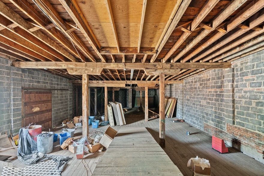 More Photos Of 1850 Church St, Appomattox Bar For Sale