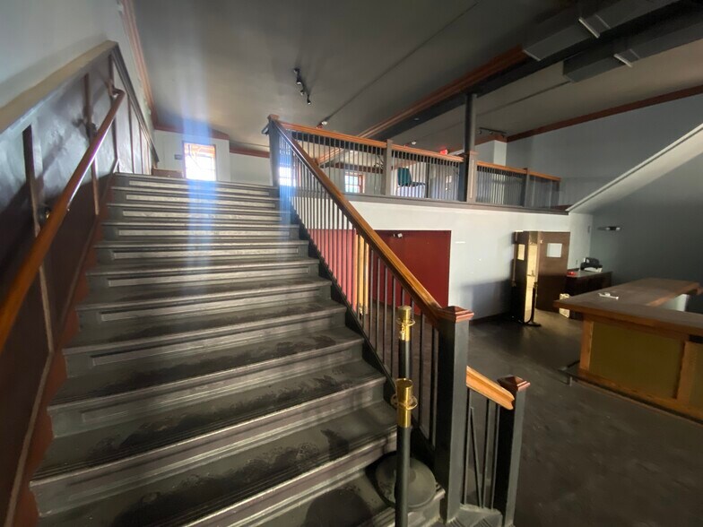 More Photos Of 220 S Campbell Ave, Springfield Storefront Retail Office For Sale