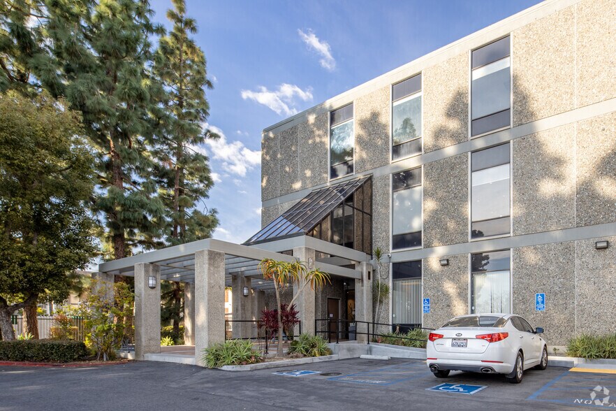 More Photos Of 1950 E 17th St, Santa Ana Office For Lease