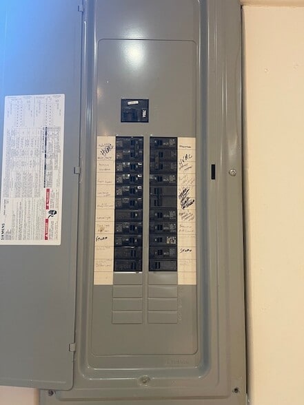 More Photos Of 115 Gordon St, Chickamauga Storefront For Sale