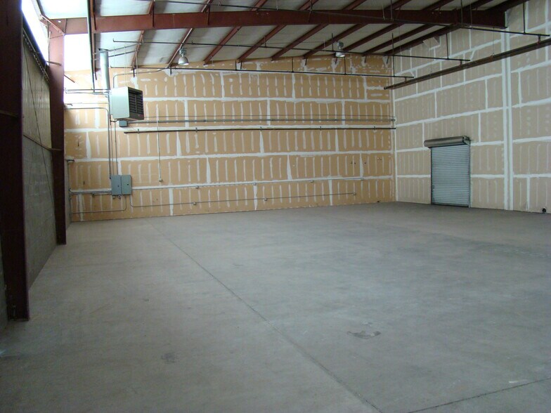 More Photos Of 4621 Grumman Dr, Medford Warehouse For Lease