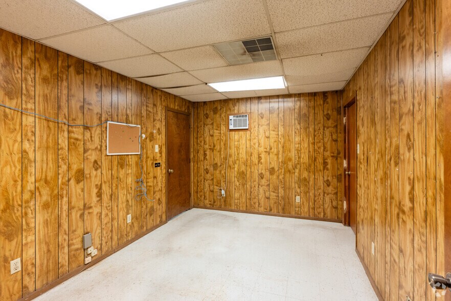 More Photos Of 1550 Laredo Dr, Odessa Warehouse For Sale