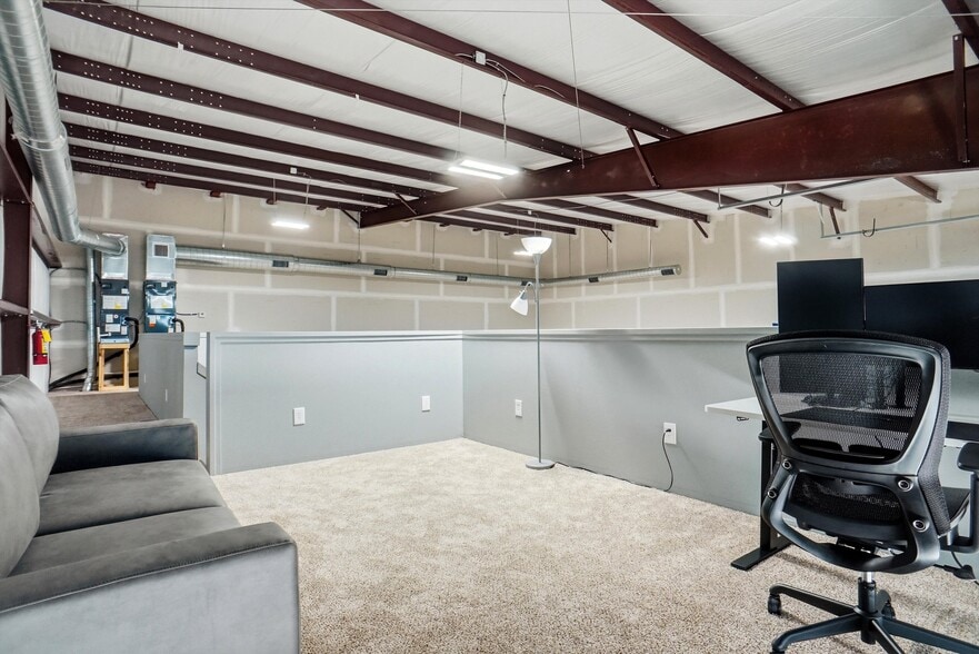 More Photos Of 13053 Harmon Rd, Fort Worth Warehouse For Sale