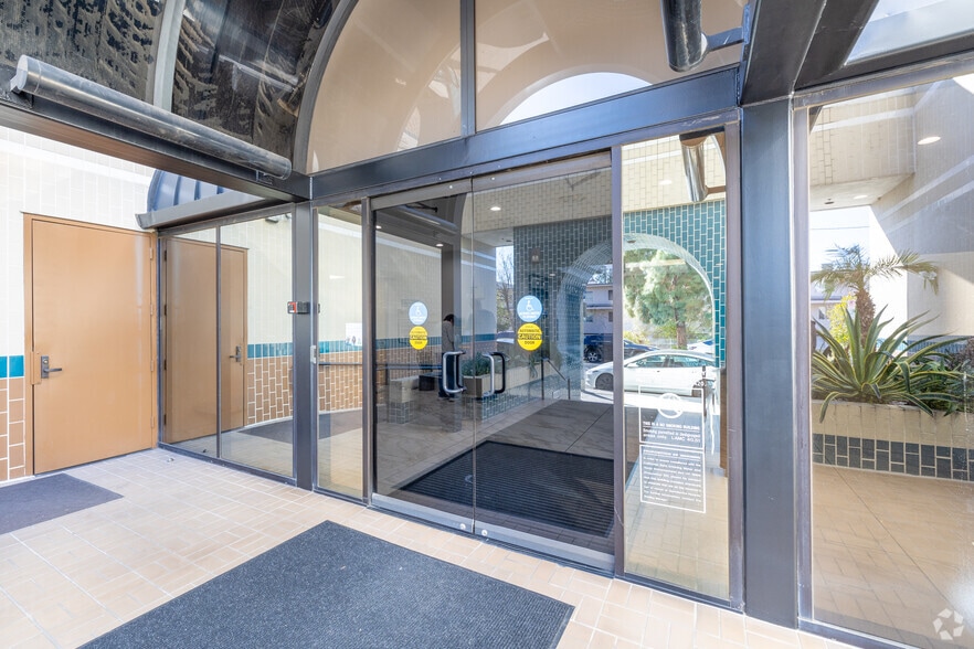 More Photos Of 5525 Etiwanda Ave, Tarzana Medical For Lease