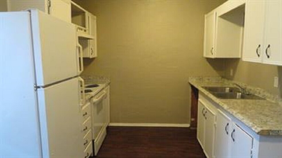 More Photos Of 1301 Pine St, Texarkana Apartments For Sale