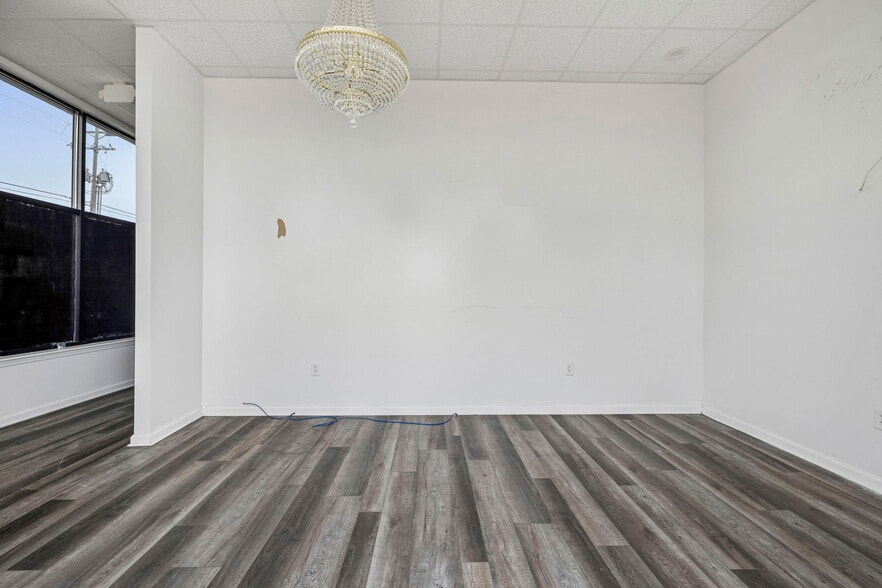 More Photos Of 206 Claire Ave, Oak Grove General Retail For Lease