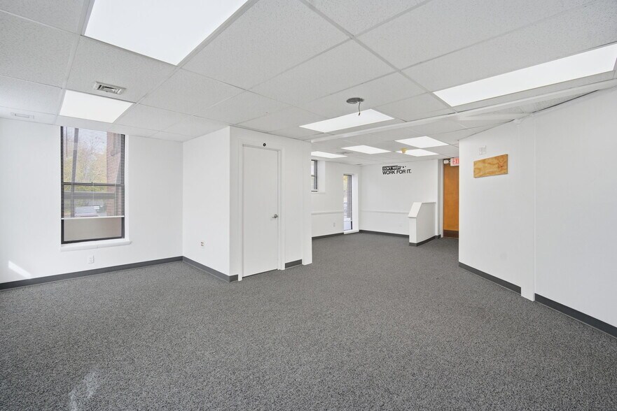 More Photos Of 222 Carew St, Springfield Medical For Lease