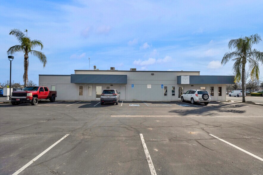 More Photos Of 441 N M St, Tulare Office For Lease