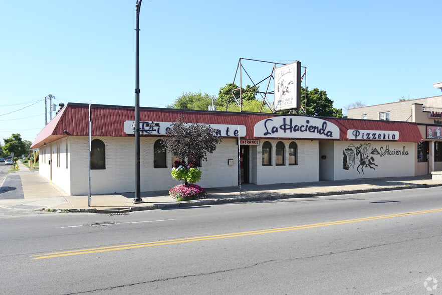 Primary Photo Of 3019 Pine Ave, Niagara Falls Restaurant For Sale