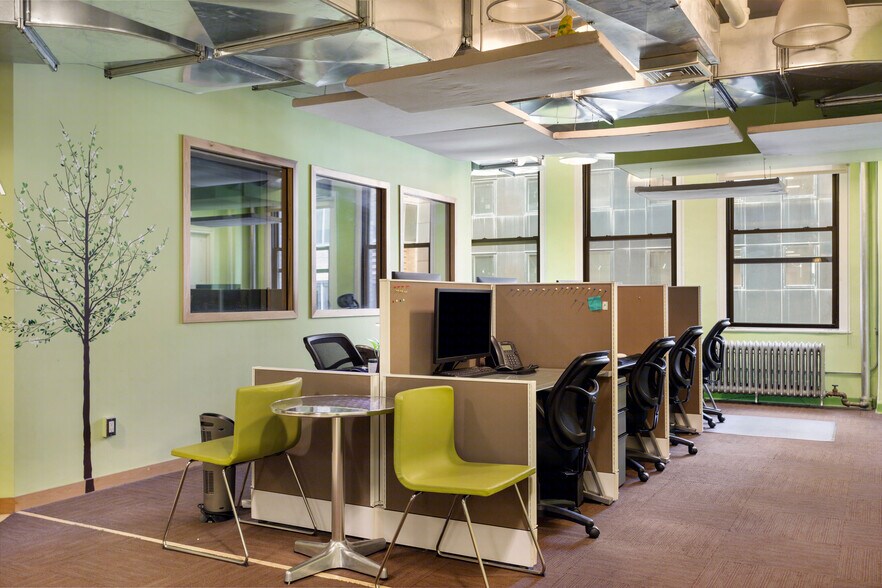More Photos Of 115 W 45th St, New York Office For Lease