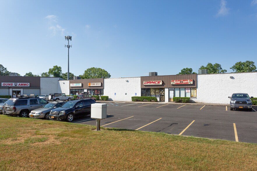 More Photos Of 4100-4134 Sunrise Hwy, Oakdale Warehouse For Lease