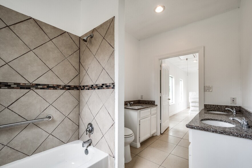 More Photos Of 16111 Porter Ln, Porter Flex For Sale