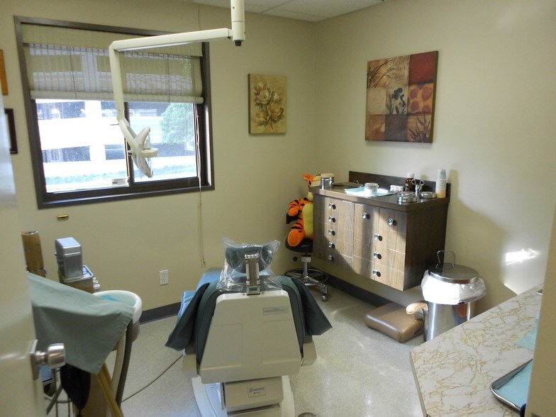 More Photos Of 1795 Main St, Springfield Medical For Sale