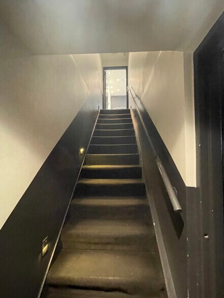 More Photos Of 269 Queen St W, Toronto Storefront Retail Residential For Lease