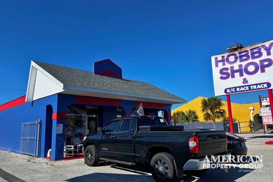 More Photos Of 3835 Tamiami Trl, Port Charlotte Freestanding For Sale