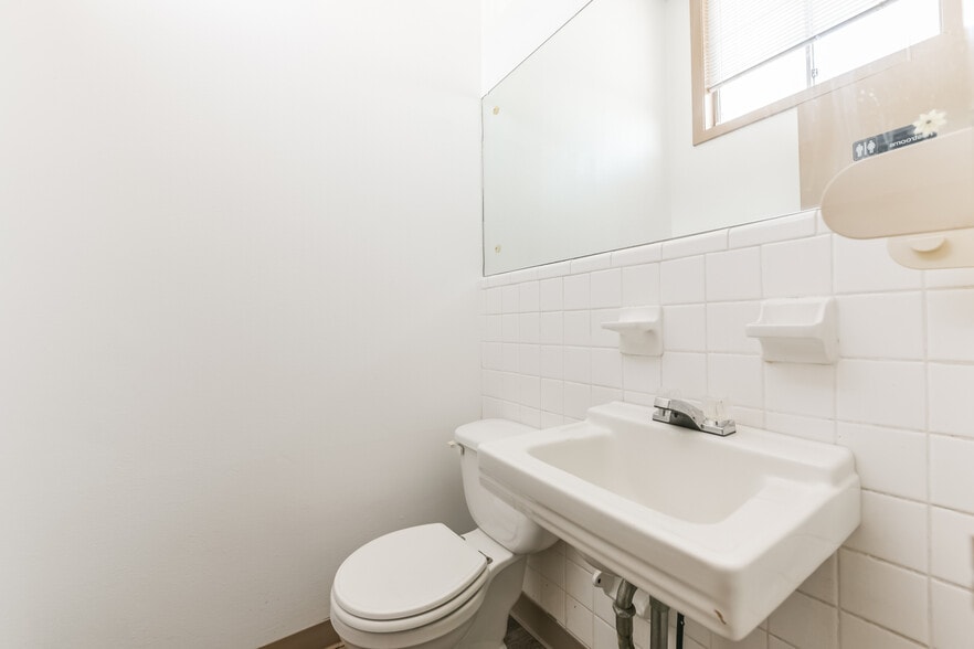 More Photos Of 1022 Pasadena Blvd, Pasadena Medical For Sale