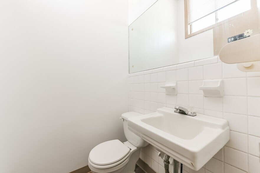 More Photos Of 1022 Pasadena Blvd, Pasadena Medical For Lease