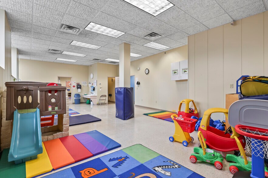 More Photos Of 1631 Main St, Niagara Falls Industrial For Sale