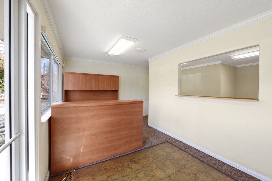 More Photos Of 70 Railroad Ave, Danville Office For Sale