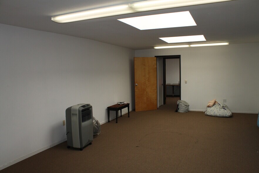 More Photos Of 661 N Pacific Ave, San Pedro Manufacturing For Sale