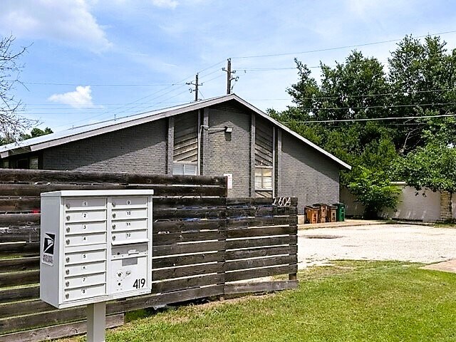 More Photos Of 2604-2606 Ektom Dr, Austin Apartments For Sale