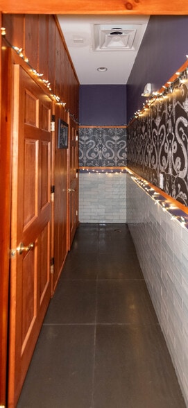 More Photos Of 5800 York Rd, Baltimore Restaurant For Sale