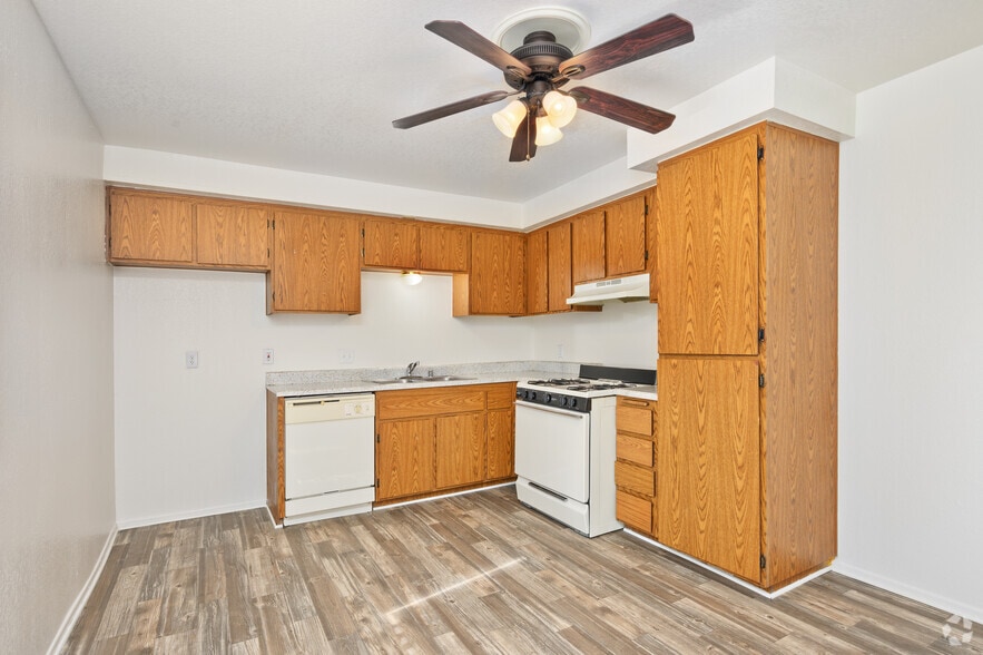 More Photos Of 755 E Virginia Way, Barstow Apartments For Sale